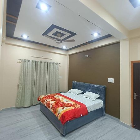 Sarvodaya Residency Hotel Ayodhya Екстериор снимка