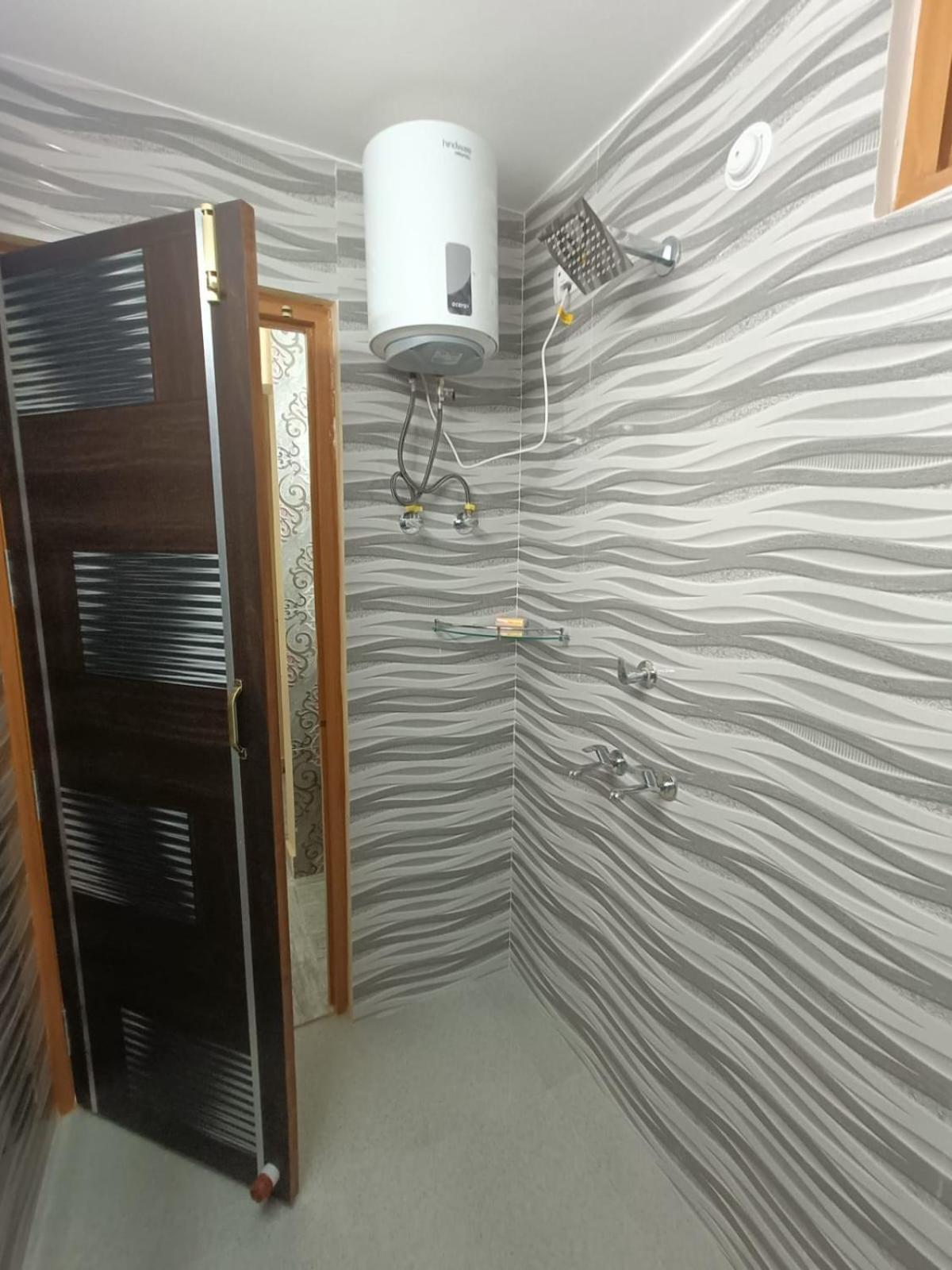 Sarvodaya Residency Hotel Ayodhya Екстериор снимка